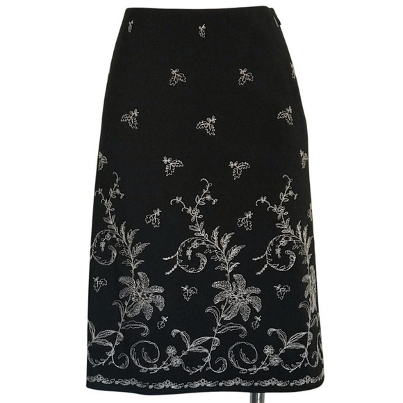Ann Taylor Dresses & Skirts - ANN TAYLOR BLACK SKIRT W/ WHITE FLORAL EMBROIDERY Size 8
